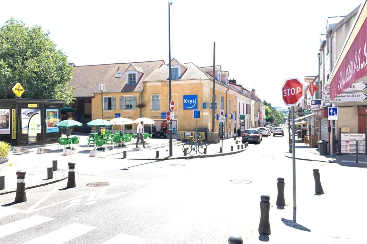 M11 Le Vieux Massyrer600morly20 Minnetflixneuf Massy (Essonne)